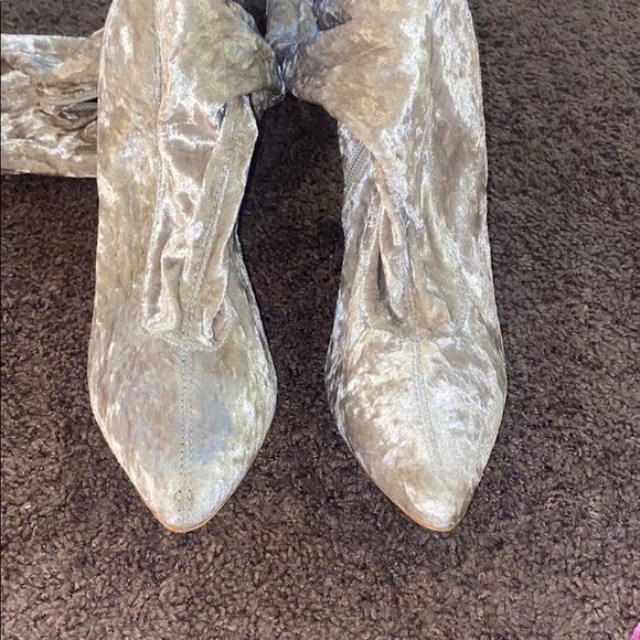 Thigh high velvet boots - Picture 3 of 3